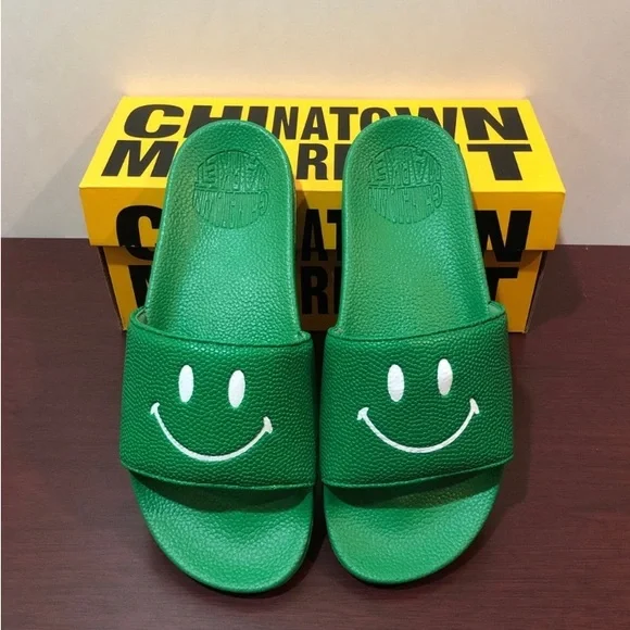 Chinatown Market Smiley Slides Mens 12 Mens Chinatown Market Smiley Basketball Sherpa Slides Black  main image 4